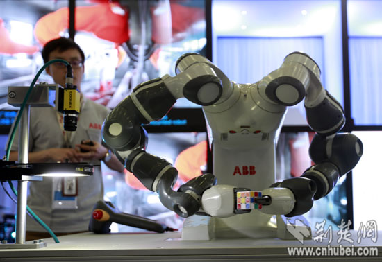 新浪科技：北京大学先进智能机械系统执行主任刘立：双臂协作机器人