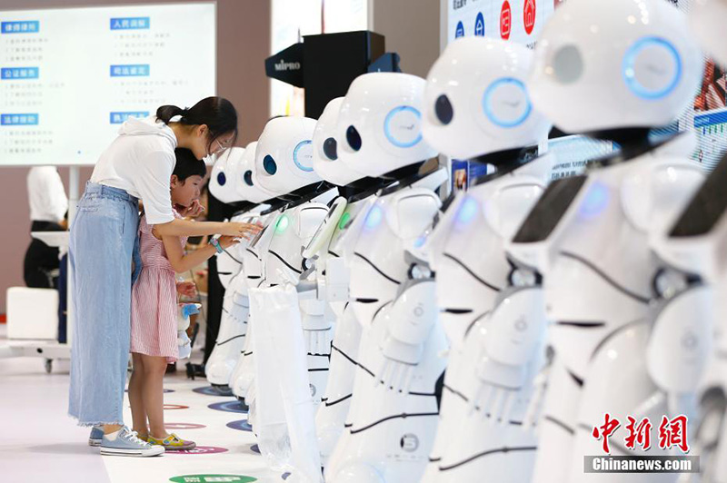 眼花缭乱的高科技！2018世界机器人大会揭幕
