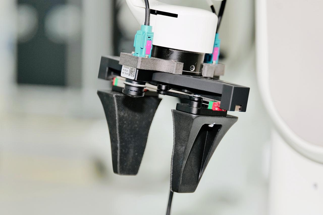 Maker H01（通用人形机器人本体）