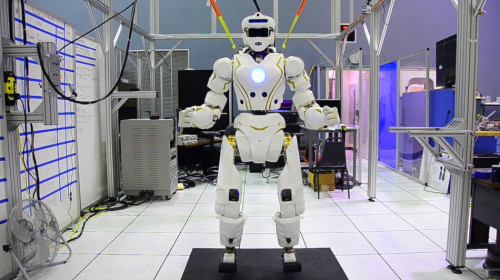 人民网：我国空间机器人可实现10米内目标三维识别与测量